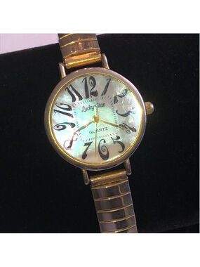 Lucky Star Quartz Watch with Gold Tone Band